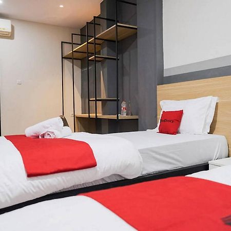 Reddoorz Plus Near Taman Anggrek Mall Jakarta Exterior photo